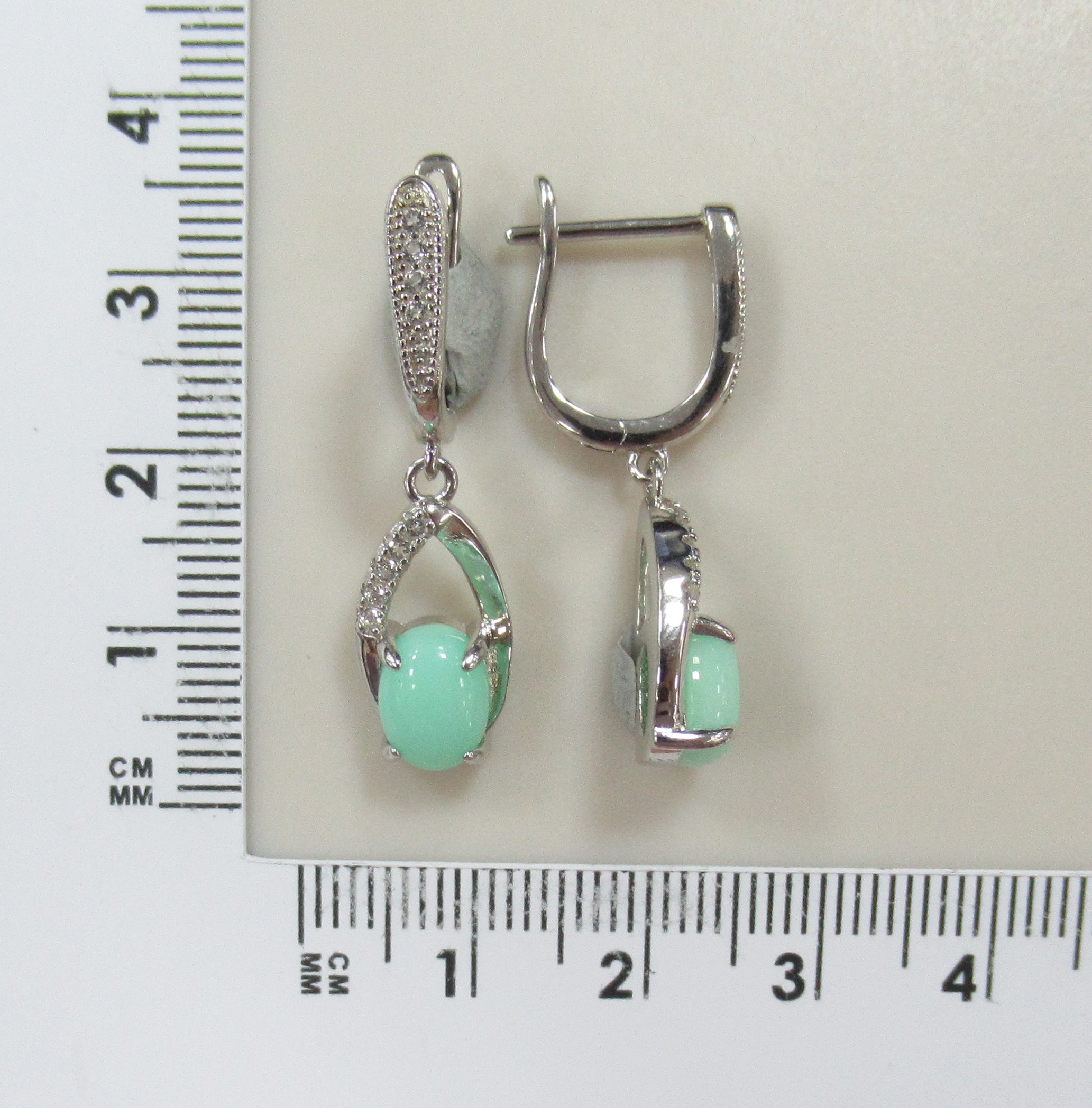 Серебряные серьги с зелеными халцедонами